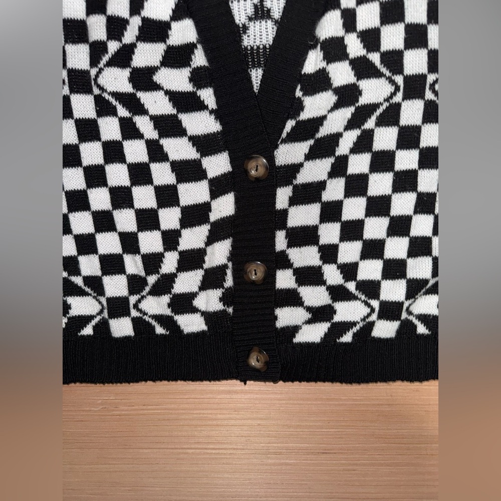 Boohoo Black and White Checkered Cardigan Sweater - Picture 4 of 4